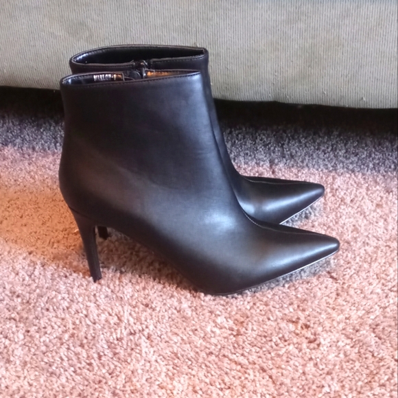 Windsor Heel Ankle Boots - Picture 3 of 4